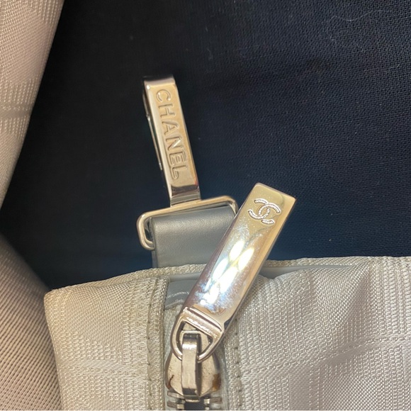 🆕Chanel CC XL Two Way New Travel line w/ Pouch attached😍 - Picture 8 of 15